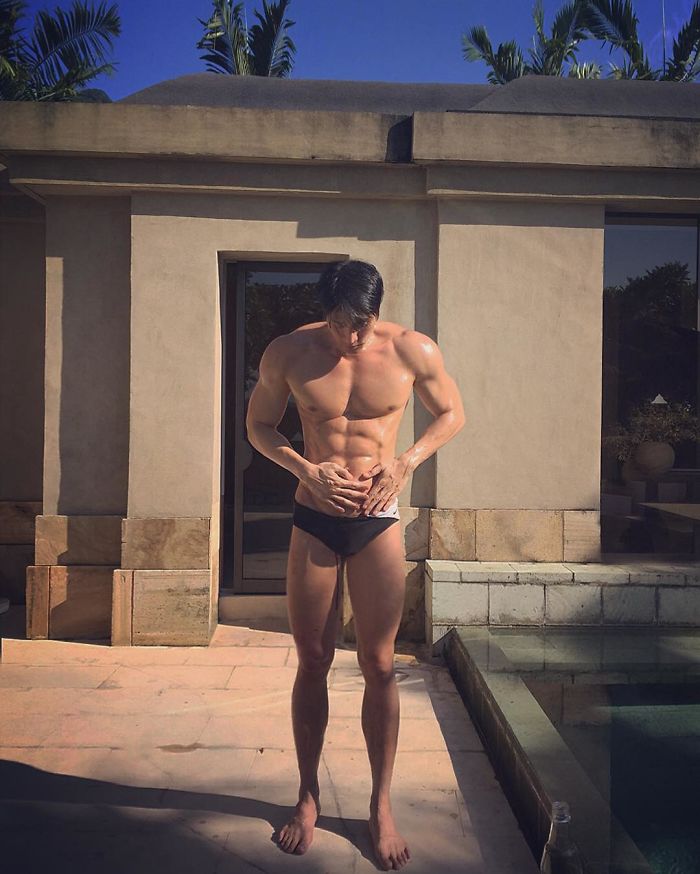 Kamaszsrácnak néz ki az ötvenéves férfi