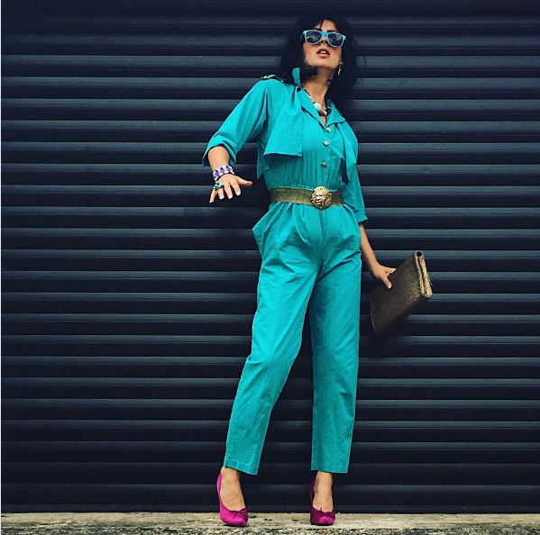 Hétéves kisfia fotózza a stílusos anyukát