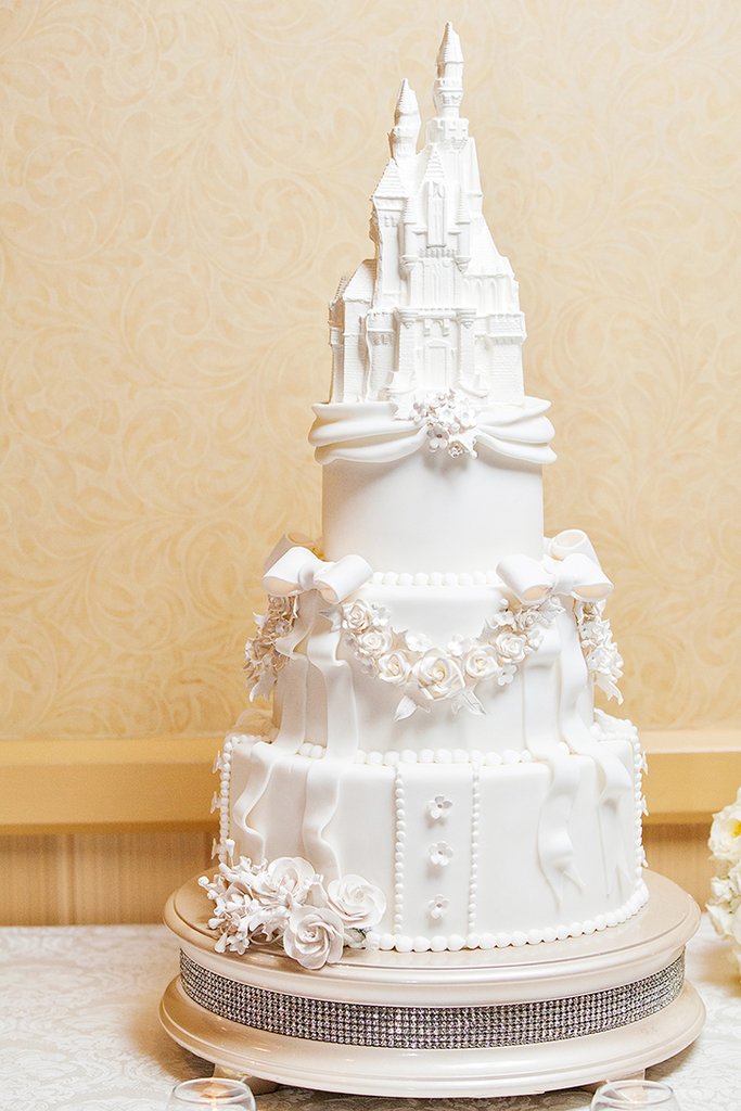 16 mesés esküvői torta örök Disney-rajongóknak