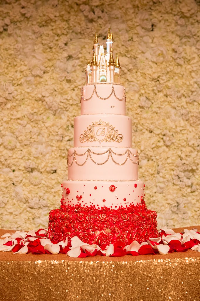 16 mesés esküvői torta örök Disney-rajongóknak