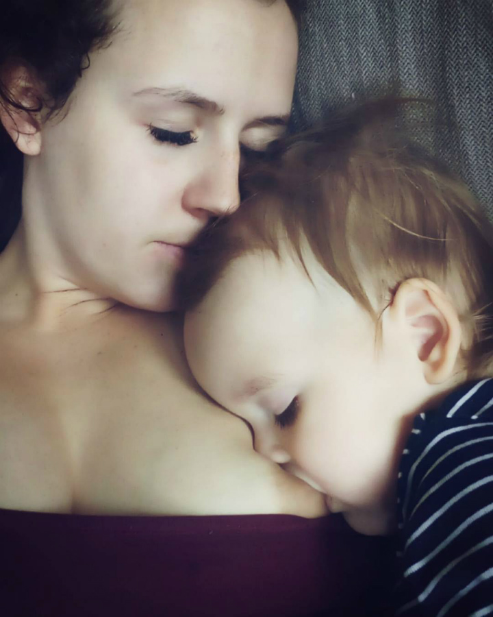 Hétköznapi édesanyák, akik büszkén mutatják meg magukat szoptatás közben