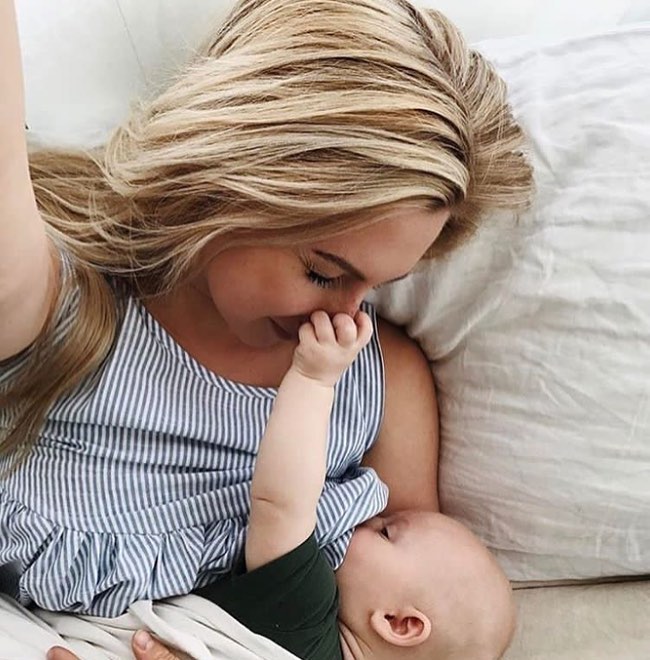 Hétköznapi édesanyák, akik büszkén mutatják meg magukat szoptatás közben