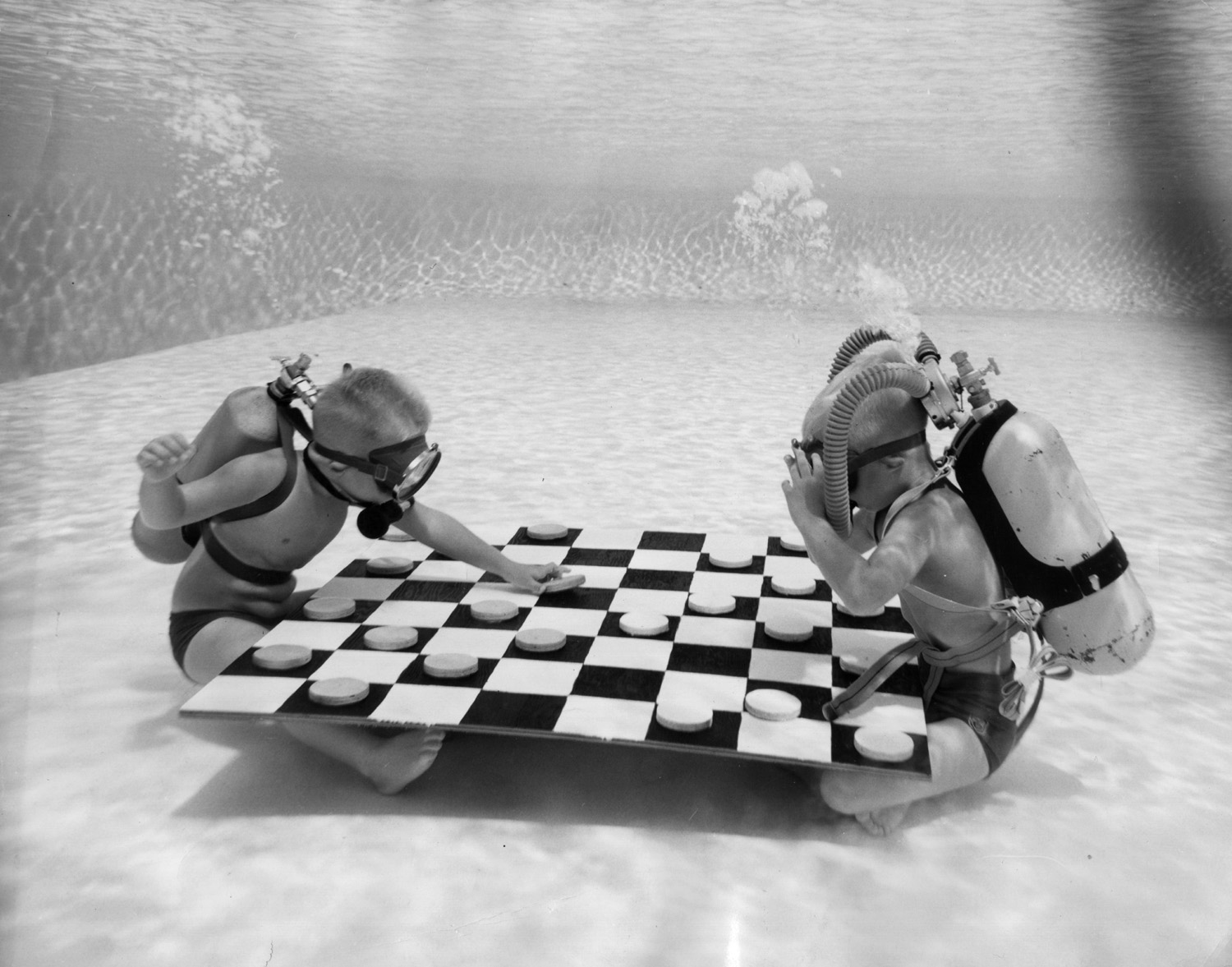 Sellők, búvárok, felfedezők: nagyon régi fotók a víz alól Sellők, búvárok, felfedezők: nagyon régi fotók a víz alól