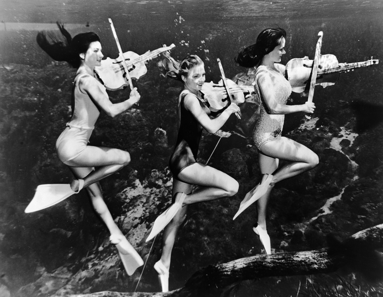 Sellők, búvárok, felfedezők: nagyon régi fotók a víz alól Sellők, búvárok, felfedezők: nagyon régi fotók a víz alól