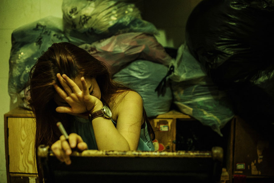 Sörben fürdő lányok és részeg turisták - ilyen az élet Hongkong titkos nightclubjaiban