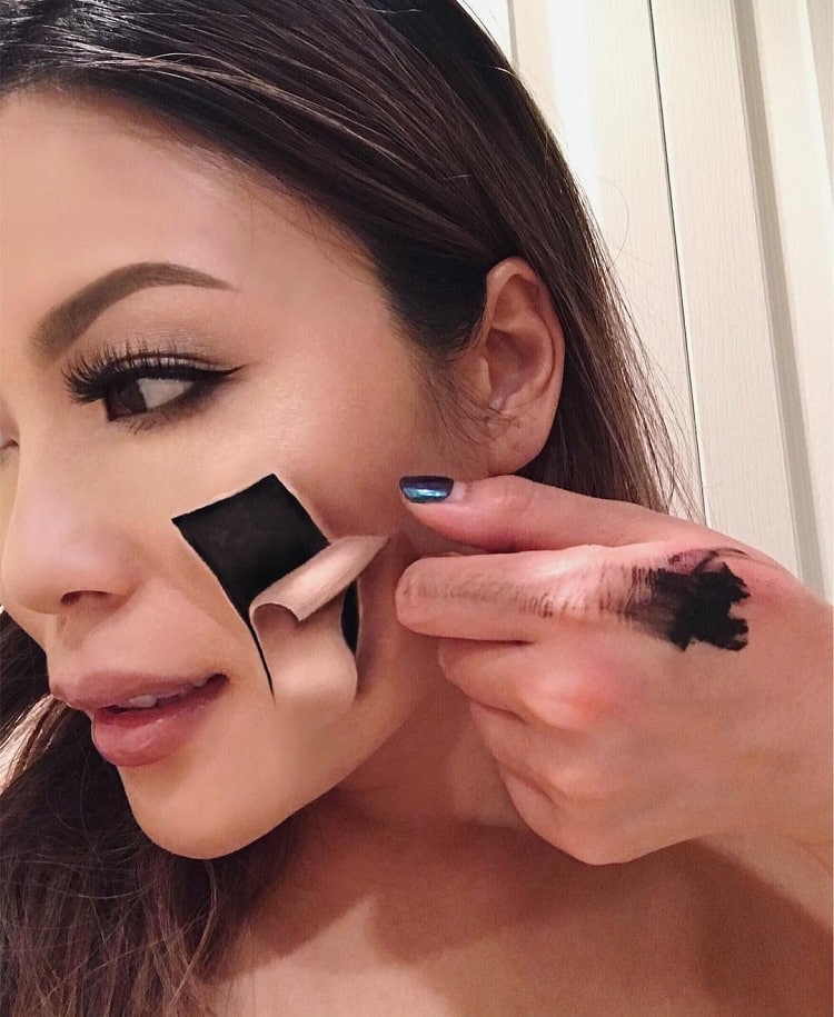 Garantáltan rémálmaid lesznek az extanárnő hátborzongató sminkjeitől