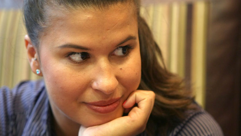 Visszatér a medencébe szexmániás úszónő, Szepesi Niki