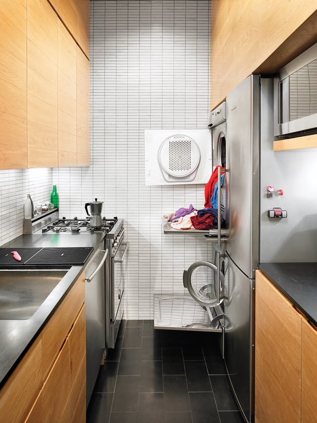 Ebben a new yorki garzonban van a legmenőbb galériaágy, amit valaha láttál Ebben a new yorki garzonban van a legmenőbb galériaágy, amit valaha láttál