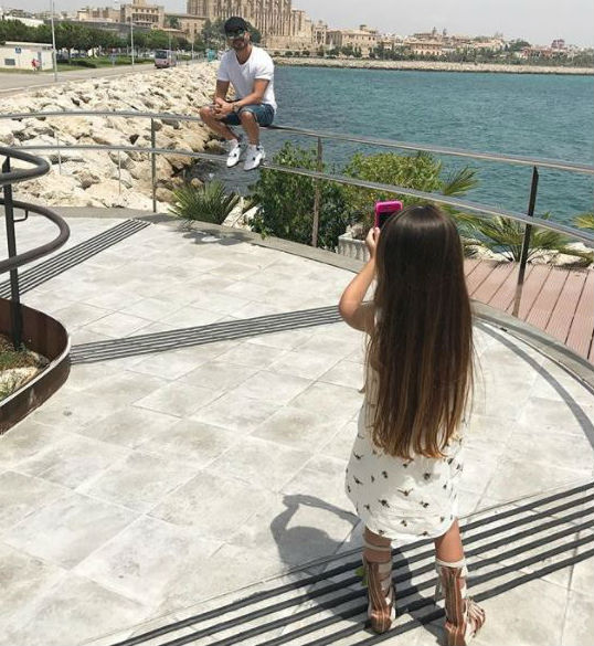 Luis Fonsi legnagyobb rajongója a kislánya, 