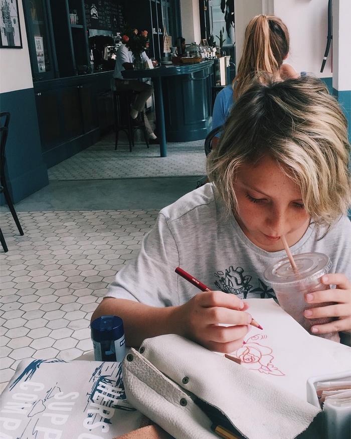 Elképesztő mintákat varr a 12 éves tetoválóművész Elképesztő mintákat varr a 12 éves tetoválóművész