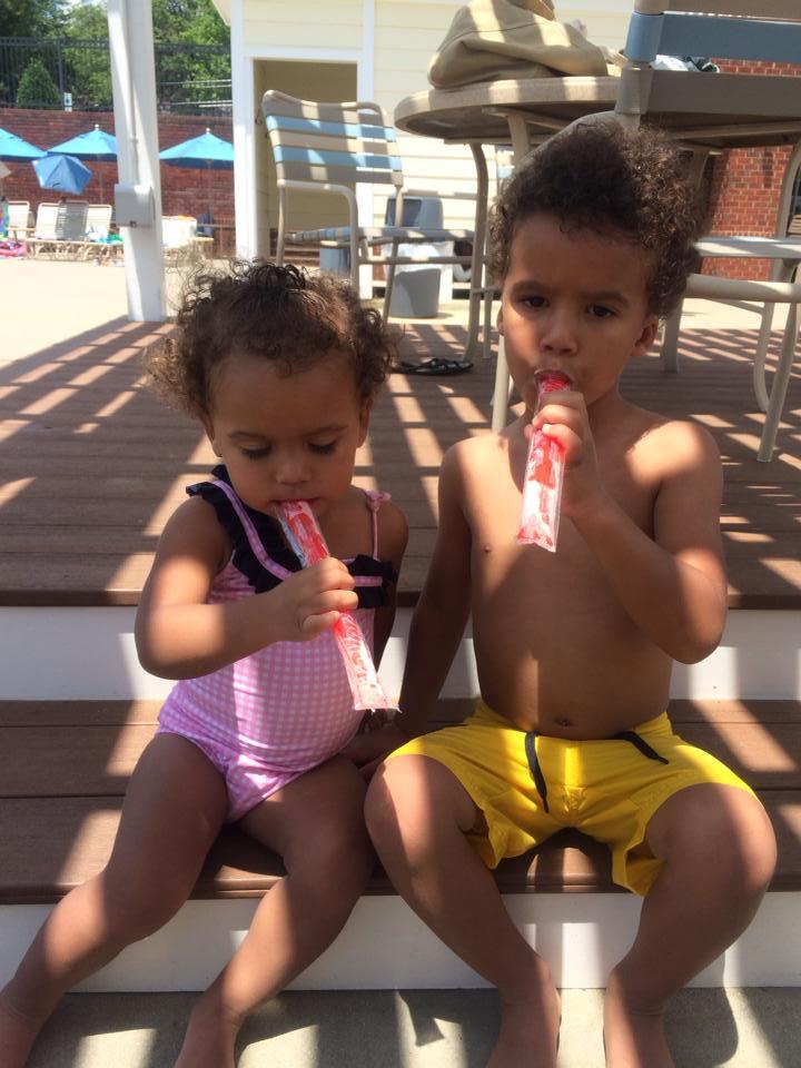 Garantáltan nem láttál még cukibbat a fürdőruhás bébiknél Garantáltan nem láttál még cukibbat a fürdőruhás bébiknél