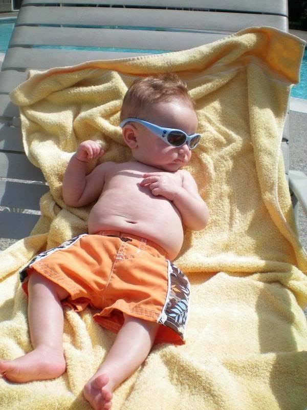 Garantáltan nem láttál még cukibbat a fürdőruhás bébiknél Garantáltan nem láttál még cukibbat a fürdőruhás bébiknél