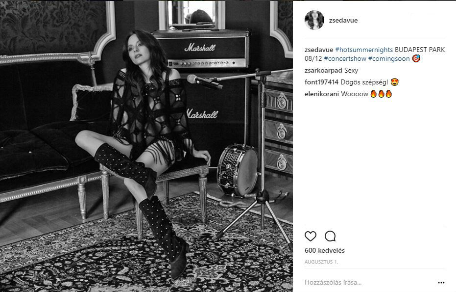 Zséda szexi, ahogy a rántott kovászos uborkájával pózol