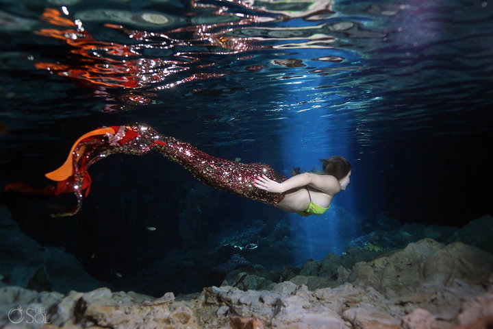 A víz alatt kérte meg sellőmániás barátnője kezét