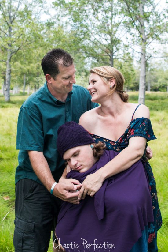 Újszülött fotózásra mentek a 21 éves fiukkal - az eredmény zseniális Újszülött fotózásra mentek a 21 éves fiukkal - az eredmény zseniális