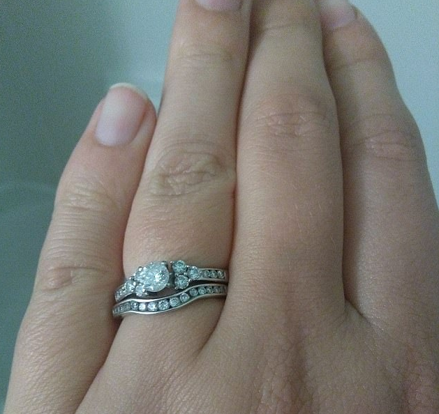 Olcsó eljegyzési gyűrűje miatt panaszkodott – össztűz zúdult a hálátlan menyasszonyra 