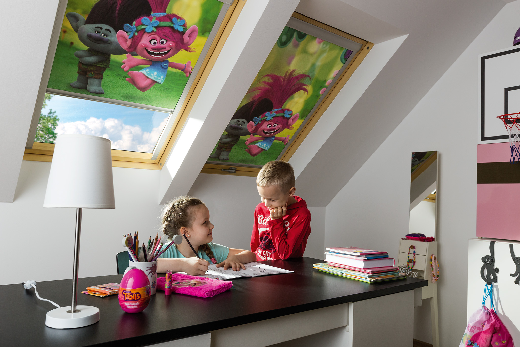 Délutáni altatás a tetőtérben? A FAKRO-val nem gond! Délutáni altatás a tetőtérben? A FAKRO-val nem gond!