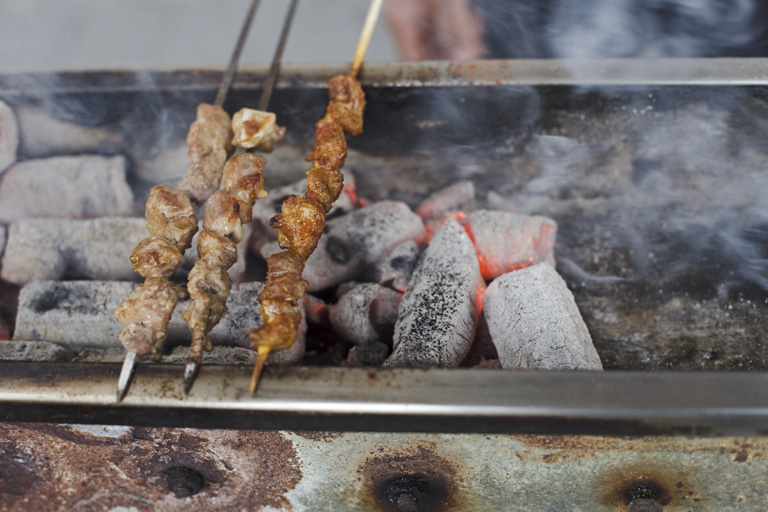 Közvetlen, sugárzó hő a parázs felett, konvekciós hő a parázs mellett (Fotó: Getty Images)