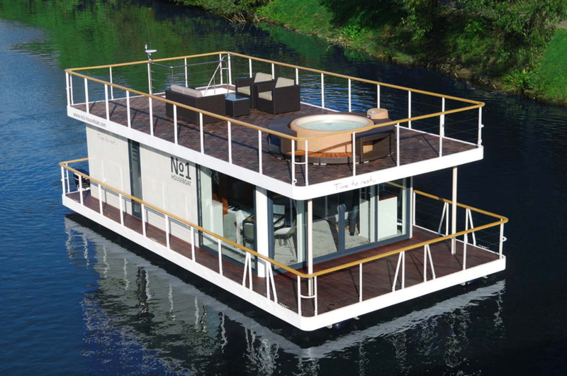 Ezért a luxus mini-lakóhajóért te is vízre szállnál Ezért a luxus mini-lakóhajóért te is vízre szállnál