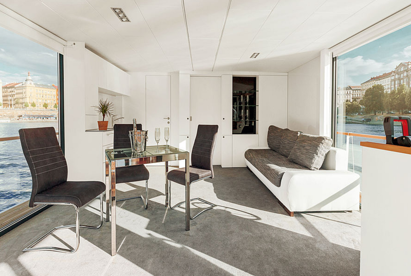 Ezért a luxus mini-lakóhajóért te is vízre szállnál