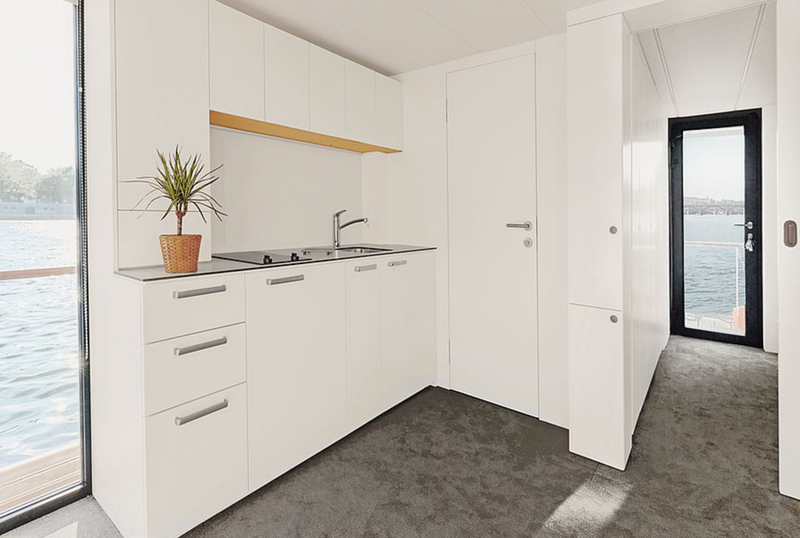 Ezért a luxus mini-lakóhajóért te is vízre szállnál