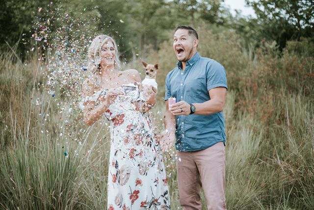 A fotós lekapta a pillanatot, amikor a férfi megtudta, hogy apa lesz