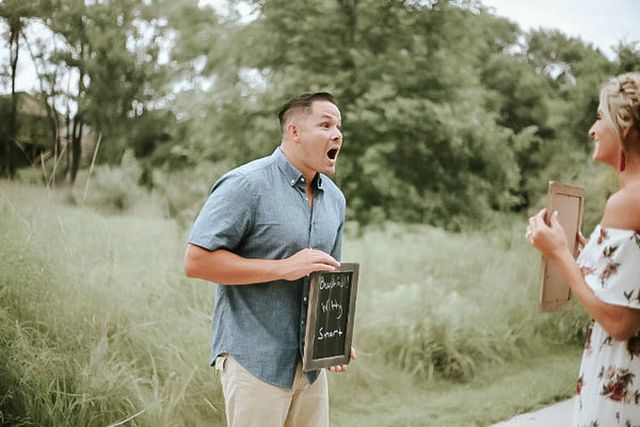 A fotós lekapta a pillanatot, amikor a férfi megtudta, hogy apa lesz