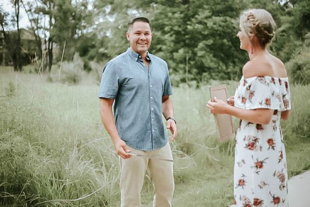 A fotós lekapta a pillanatot, amikor a férfi megtudta, hogy apa lesz