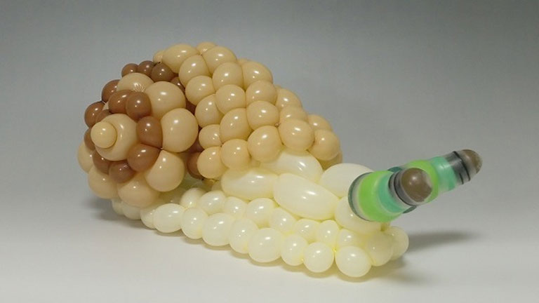 Masayoshi még a csigák szemén megtelepedő parazitákat is megcsinálta lufiból (Fotó: isopresso.tumblr.com)