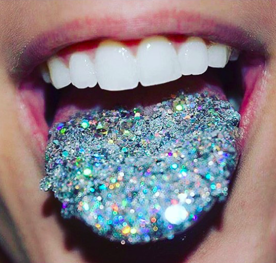 Csillogó nyelvek lepték el az Instagramot Csillogó nyelvek lepték el az Instagramot