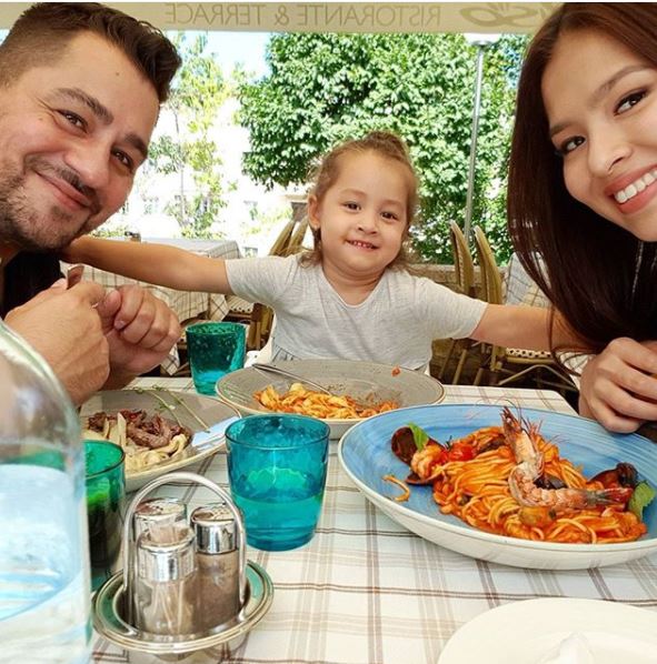 Caramel, szofi és Szilvi ebéddel ünnepeltek