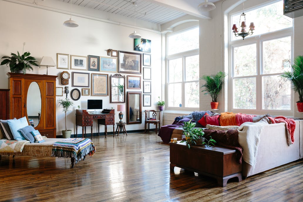 Ebben a bohém művészlakásban van a legmenőbb galériaágy, amit eddig láttál Ebben a bohém művészlakásban van a legmenőbb galériaágy, amit eddig láttál