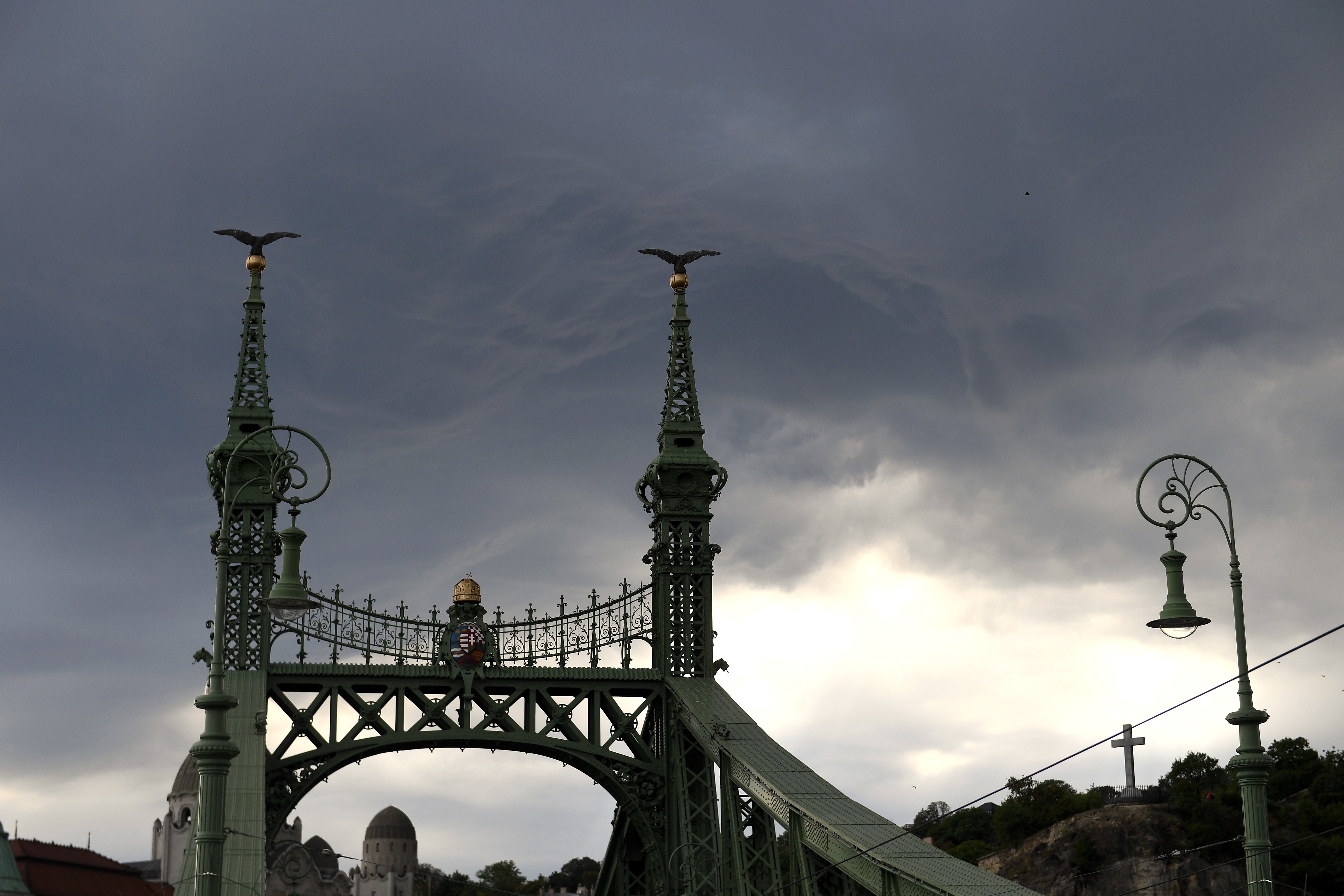 Eső áztatja el a hétvégét