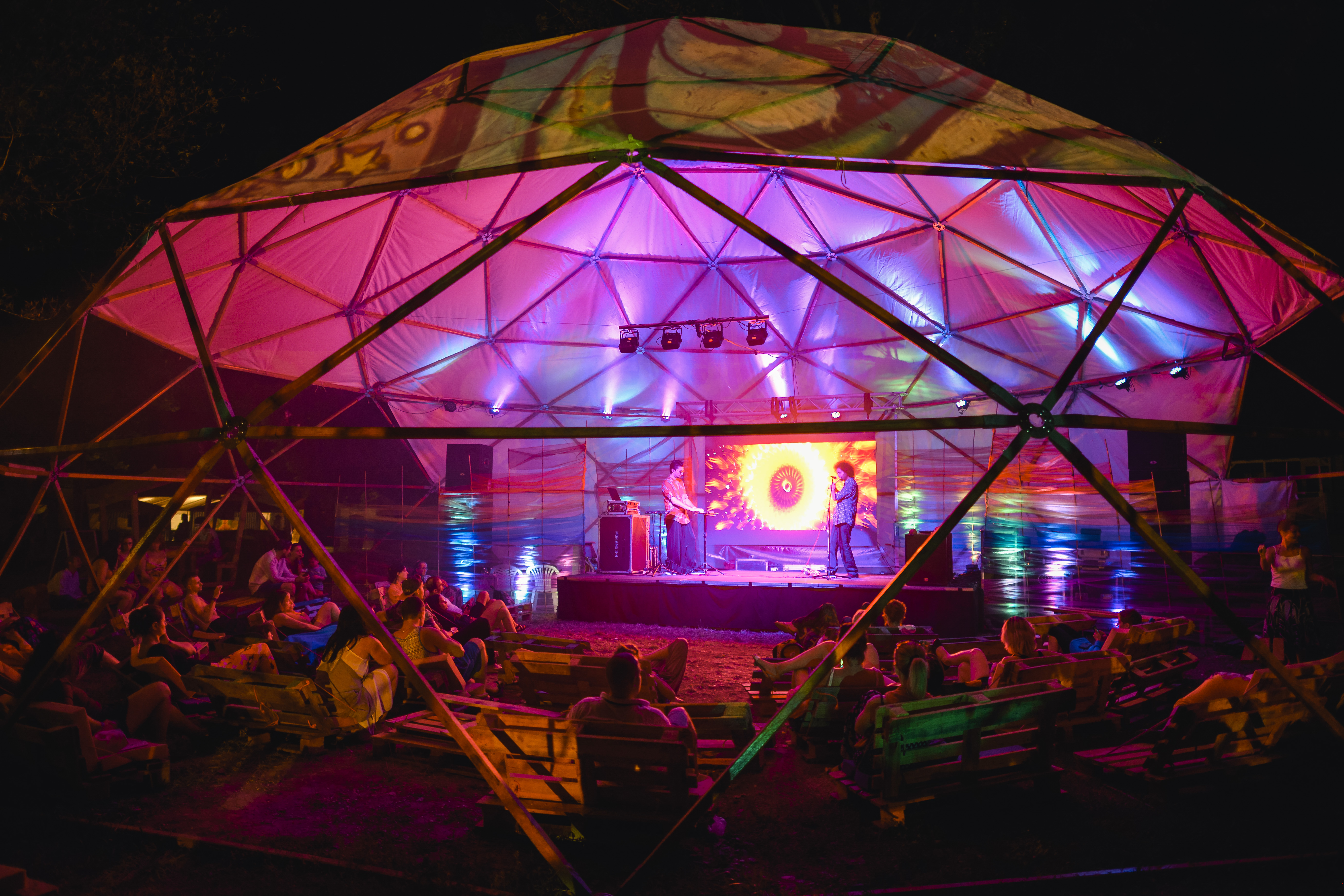 Everness Indián Nyár - négy intenzív nap saját magunk felé Everness Indián Nyár - négy intenzív nap saját magunk felé