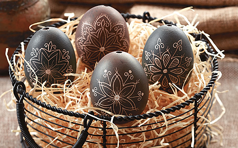 Tojásfestés népi technikákkal - 2 bámulatosan szép húsvéti tojás