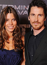 A színész felesége szótlanul tűr