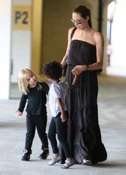 Hogy megnőtt Angelina és Brad kislánya!