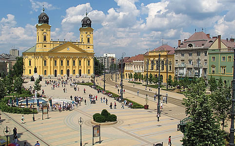 Kossuth tér, a Református Nagytemplommal (Fotó: Tourinform, Debrecen)