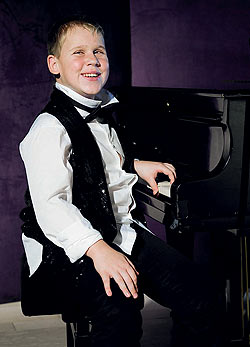Szabó András 13 éves, vak énekes