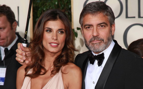 Clooney-t megfojtja a barátnője