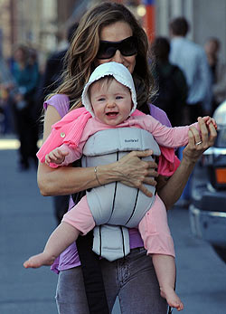 Sarah Jessica Parker a nagy kiegészítőkre bukik - legyen az medál vagy baba