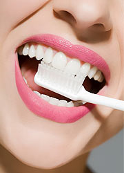 A vágy tárgya: hófehér fogak - Mit tehetünk értük házipraktikákkal?