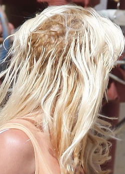 Horror, ami Britney fejével történt!