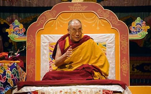 10 év után újra Budapestre látogat a Dalai Láma