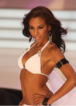 Dögös bombázóval erősít az Rtl Klub