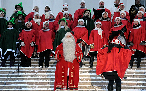 A finn Mikulás még egy karácsonyi kórushoz is csatlakozott