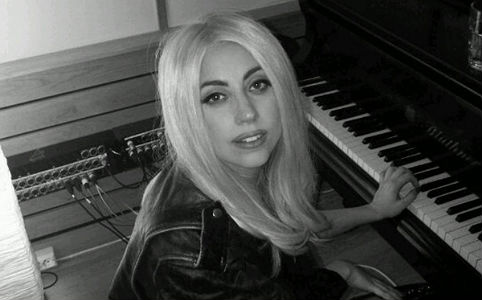 Lady Gaga - az 