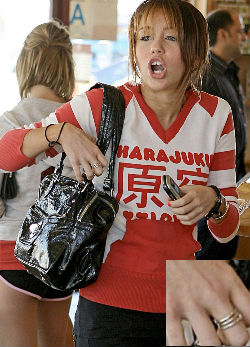 2008-ban még ott volt a szüzességi gyűrű Miley ujján