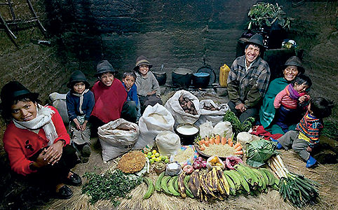 Ecuador: Ayme család, Tingo Heti élelemre költött összeg: 6355 Ft kedvenc ételeik: krumplileves káposztával