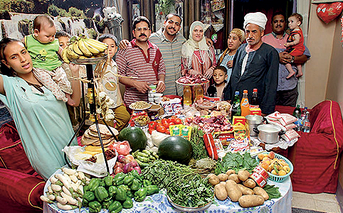 Egyiptom: Ahmed család, Kairó - heti élelemre költött összeg: 13 940 Ft Kedvenc ételeik: okra és ürühús